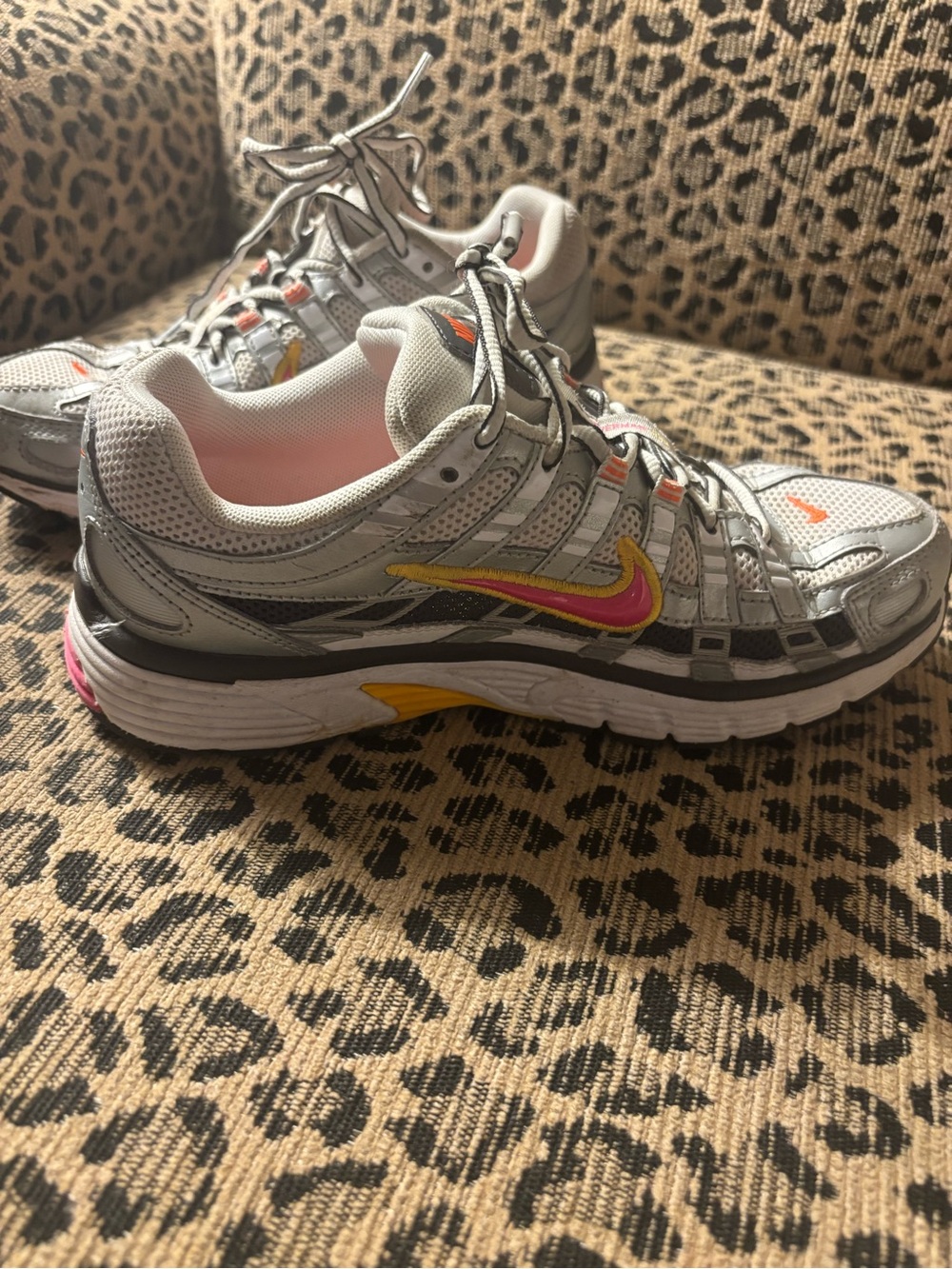 Nike Women's Gray Mesh Running Shoes with Pink & Yellow Swoosh - Picture 2 of 2